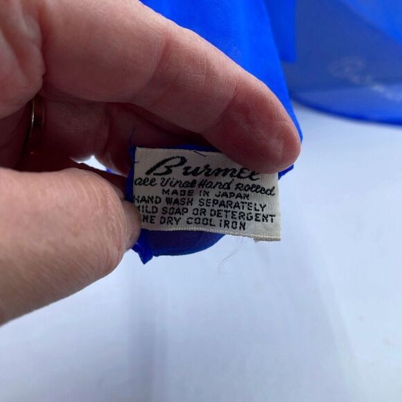 Vintage Burmel flower abstract print rectangle scarf. - Picture 4 of 7